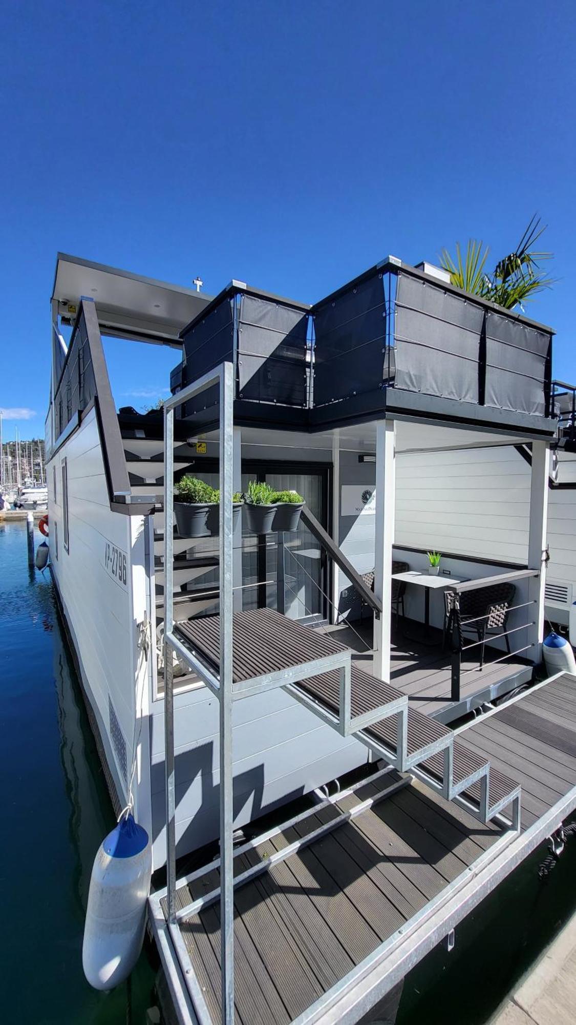 Floating House - Marina Pearl Apartamento Portorož Exterior foto